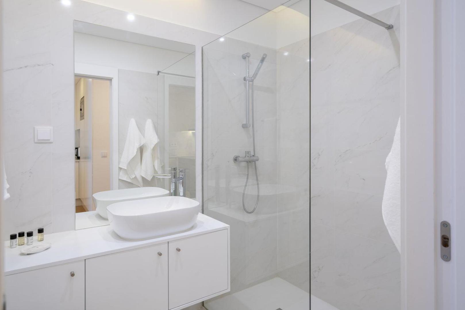 Guestready - Modern 2-Bedroom Apt In Cedofeita Porto Exterior foto